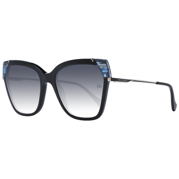 Ana Hickmann Sonnenbrille AH9338 55P01 – 45° Seitenansicht Ana Hickmann Schmetterling Sonnenbrille AH9338 55P01 in Schwarz – 45° Seitenansicht