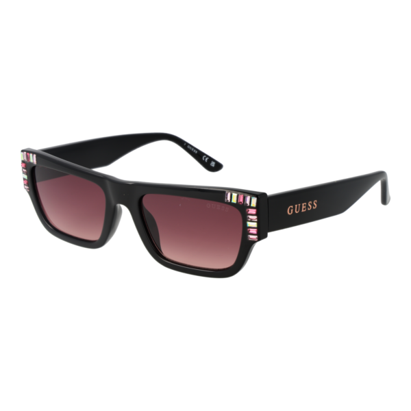 Guess Sonnenbrille GU7902 5301T – 45° Seitenansicht Guess Rechteck Sonnenbrille GU7902 5301T in Schwarz – 45° Seitenansicht