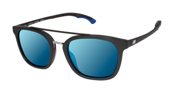 New Balance  Sonnenbrille NB6046 53C05 in Schwarz – 45° Seitenansicht