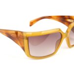 Ana Hickmann Quadrat Sonnenbrille AH9451 71G21 in Grün – 45° Seitenansicht