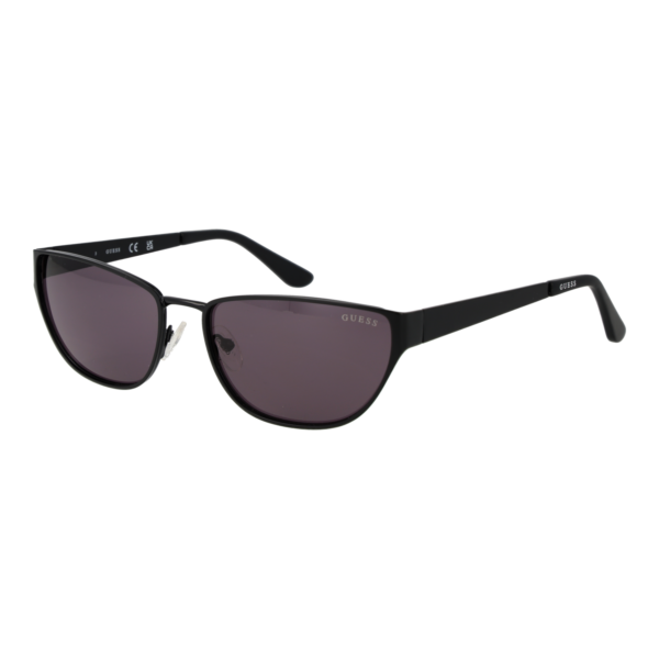 Guess Sonnenbrille GU7903 5701A – 45° Seitenansicht Guess Rechteck Sonnenbrille GU7903 5701A in Schwarz – 45° Seitenansicht