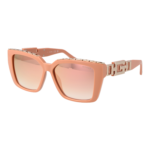 Guess Katzenaugen Sonnenbrille GU7915 5572U in Rosa – 45° Seitenansicht