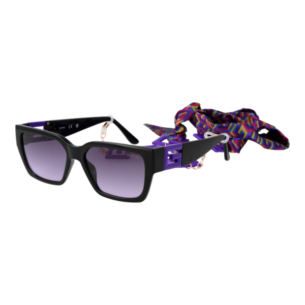 Guess Sonnenbrille GU7916 5583Z – 45° Seitenansicht Guess Katzenaugen Sonnenbrille GU7916 5583Z in Schwarz – 45° Seitenansicht