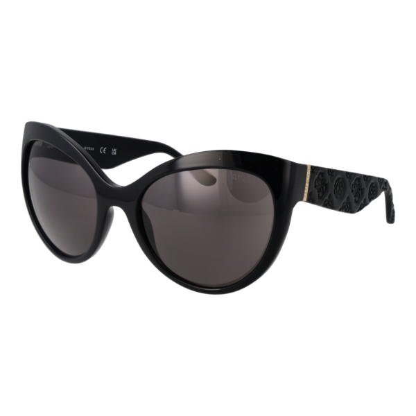 Guess Sonnenbrille GU00130 6101A – 45° Seitenansicht Guess Schmetterling Sonnenbrille GU00130 6101A in Schwarz – 45° Seitenansicht
