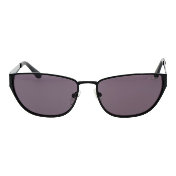 Guess Sonnenbrille GU7903 5701A – Frontansicht mit Metall Rahmen und Lila Gläsern