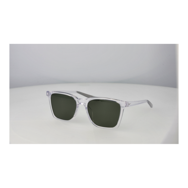 Nike Quadrat Sonnenbrille CW4672 54913 in Transparent – 45° Seitenansicht