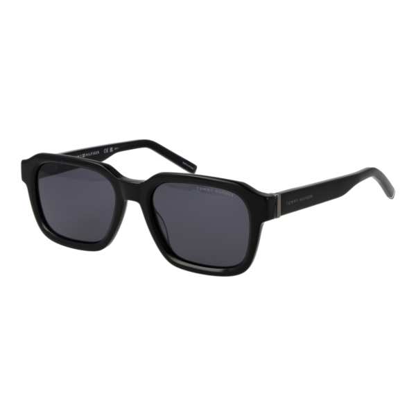 Tommy Hilfiger Rechteck Sonnenbrille TH 2310/S 538079O in Schwarz – 45° Seitenansicht