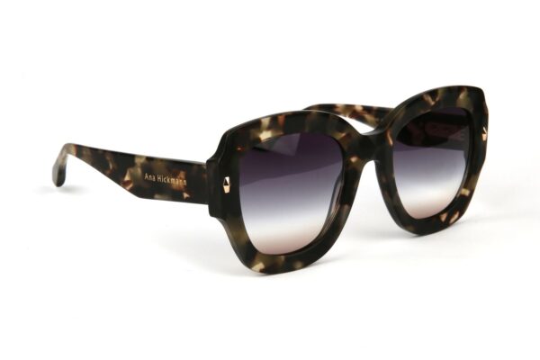 Ana Hickmann Sonnenbrille AH9380 52G21 – 45° Seitenansicht Ana Hickmann Sonnenbrille AH9380 52G21 in Gelb – 45° Seitenansicht