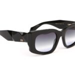 Ana Hickmann Sonnenbrille AH9393 52A01 in Schwarz – 45° Seitenansicht