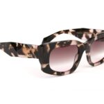 Ana Hickmann Sonnenbrille AH9393 52E01 in Pink – 45° Seitenansicht
