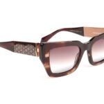 Ana Hickmann Sonnenbrille AH9408 53E01 in Braun – 45° Seitenansicht