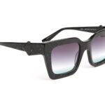 Ana Hickmann Sonnenbrille HI9213 51G22 in Schwarz – 45° Seitenansicht