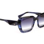 Ana Hickmann Sonnenbrille HI9215 52E01 in Blau – 45° Seitenansicht