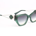 Ana Hickmann Katzenaugen Sonnenbrille HI9218 54T01 in Grün – 45° Seitenansicht