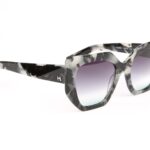 Ana Hickmann Quadrat Sonnenbrille HI9224 53G22 in Schwarz – 45° Seitenansicht