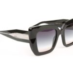 Ana Hickmann Sonnenbrille AH9418 51T02 in Grün – 45° Seitenansicht