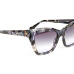 Ana Hickmann Sonnenbrille AH9428 54G21 in Braun – 45° Seitenansicht