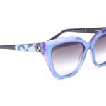 Ana Hickmann Sonnenbrille AH9430 55H02 in Blau – 45° Seitenansicht