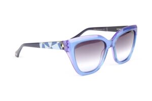 Ana Hickmann Sonnenbrille AH9430 55H02 in Blau – 45° Seitenansicht