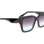 Ana Hickmann Quadrat Sonnenbrille HI9222 54T01 in Schwarz – 45° Seitenansicht