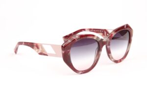 Ana Hickmann Schmetterling Sonnenbrille HI9225 53G22 in Burgunder – 45° Seitenansicht