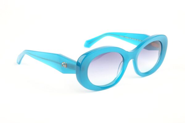 Ana Hickmann Rund Sonnenbrille AH9483 52T01 in Blau – 45° Seitenansicht