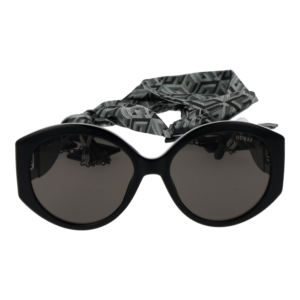 Guess Sonnenbrille GU7917 5601A – Frontansicht mit Kunststoff Rahmen und Grau Gläsern