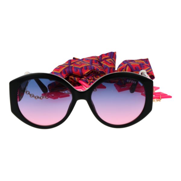 Guess Sonnenbrille GU7917 5674T – Frontansicht mit Kunststoff Rahmen und Rosa Gläsern