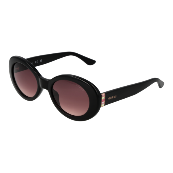 Guess Sonnenbrille GU7904 5101T – 45° Seitenansicht Guess Oval Sonnenbrille GU7904 5101T in Schwarz – 45° Seitenansicht