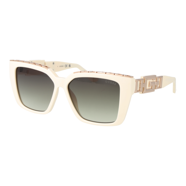 Guess Quadrat Sonnenbrille GU7915 5521P in Weiß – 45° Seitenansicht