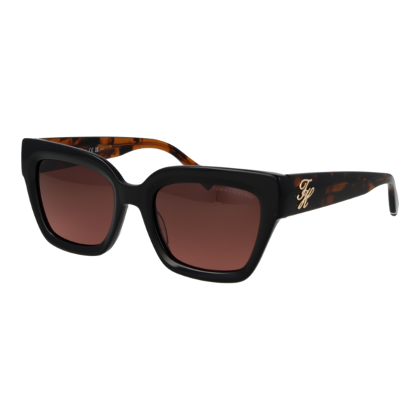 Tommy Hilfiger Rechteck Sonnenbrille TH 2402/S 53807M2 in Schwarz – 45° Seitenansicht