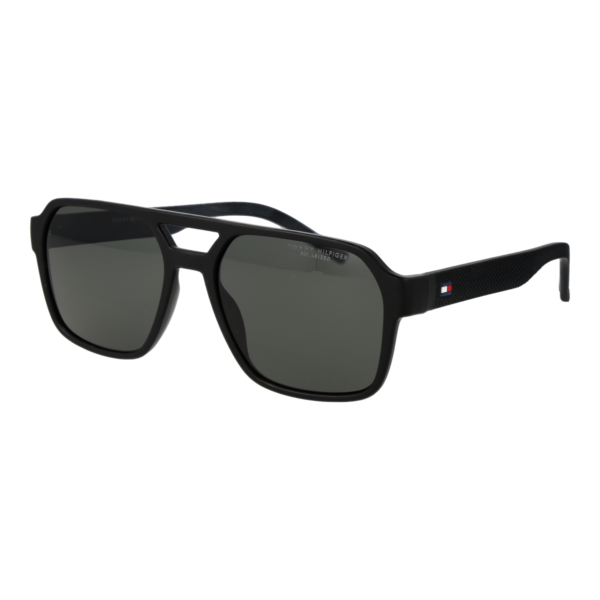 Tommy Hilfiger Rechteck Sonnenbrille TH 2376/S 57807M9 in Schwarz – 45° Seitenansicht